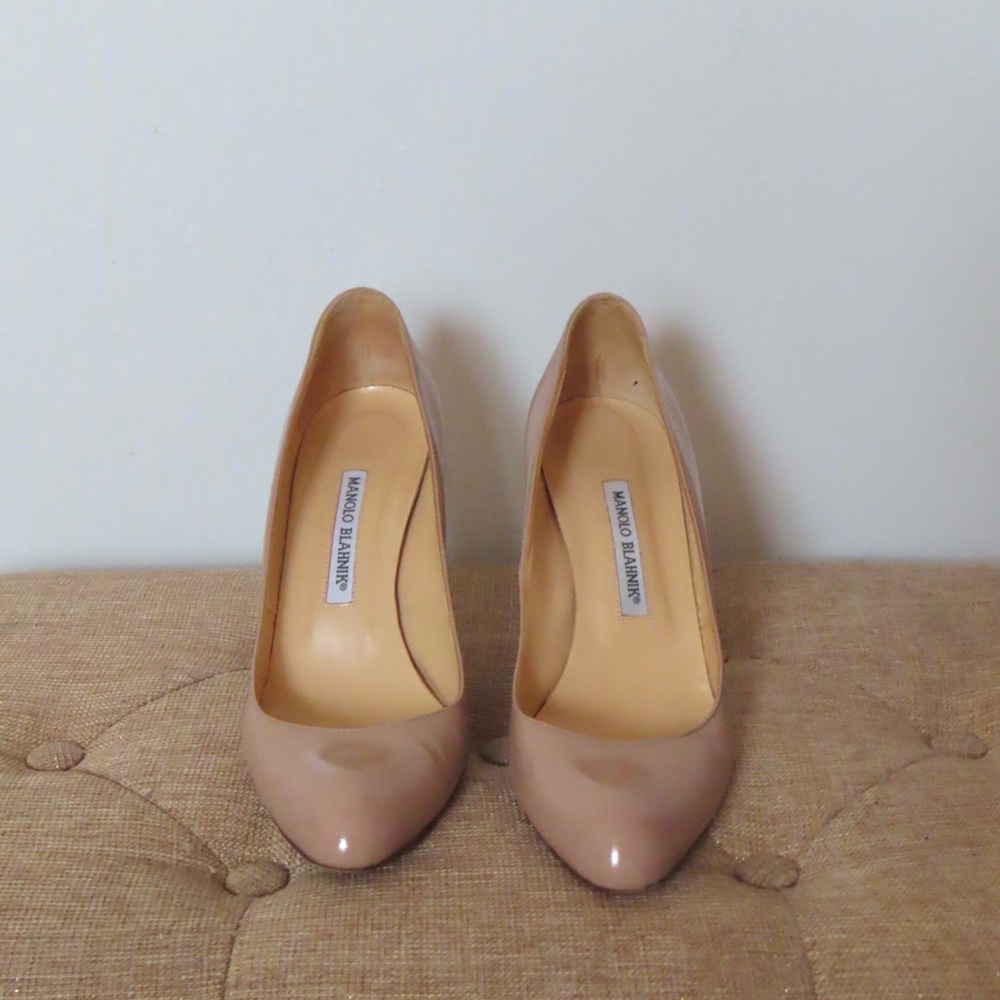 Manolo Blahnik Nude Pumps
